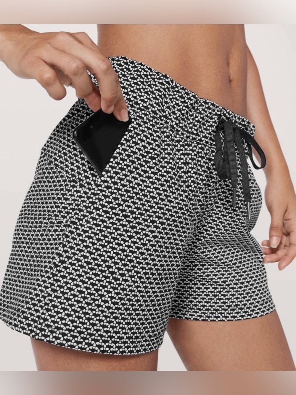 Lululemon On the Fly Short 2.5” Monochromic Black Sz 6